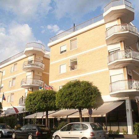 Residence Riva Gaia Террачина Экстерьер фото
