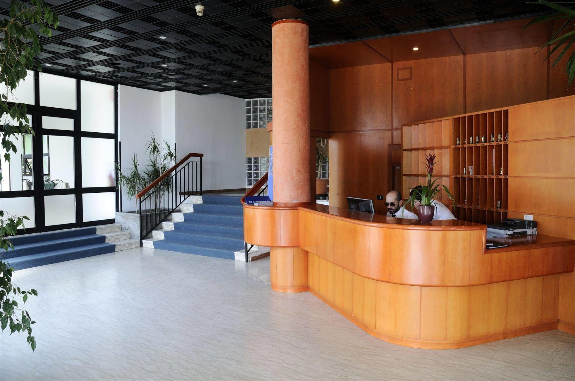 Residence Riva Gaia Террачина Экстерьер фото