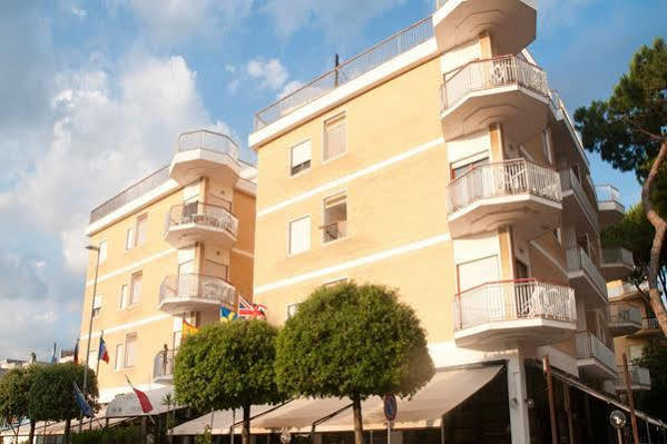 Residence Riva Gaia Террачина Экстерьер фото